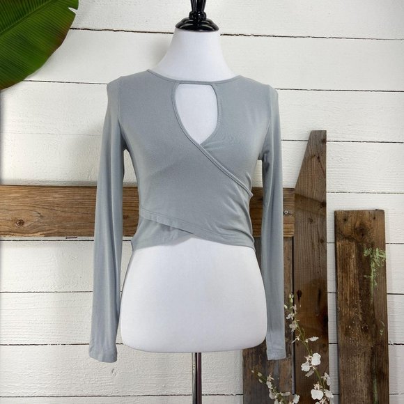 Fabletics Tops - 🎉🎉 HP 🎉🎉. Fabletics Yoga Top Pre Loved S